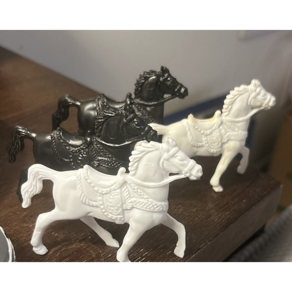 Vintage lot Of 4 Plastic horses Black And White gaming Castle Play Pretend